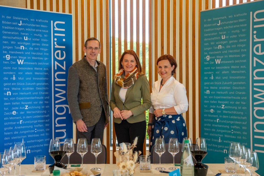 Oliver Kröpfl, Vorstandsmitglied Steiermärkische Sparkasse, Landesrätin Simone Schmiedtbauer, Mag. Walburga Seidl, Vorstandsmitglied Steiermärkische Sparkasse