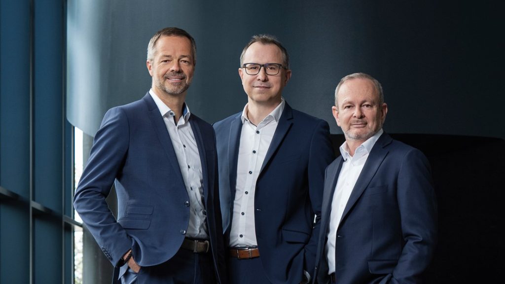 Das Bild zeigt das Knapp-Vorstandsteam (vl.): COO Franz Mathi, CFO Christian Grabner und CEO Gerald Hofer