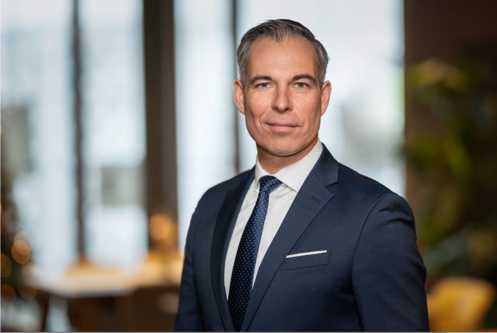 Daniel Rath wurde in der Hauptversammlung der Steiermärkischen Sparkasse am 6. Mai in den Aufsichtsrat gewählt und übernimmt seine Funktion mit 1. Juli. Er folgt auf Ingo Bleier, der dem Gremium seit 2022 angehörte und sein Mandat auf eigenen Wunsch mit Wirkung zum 30. Juni zurückgelegt hat.
