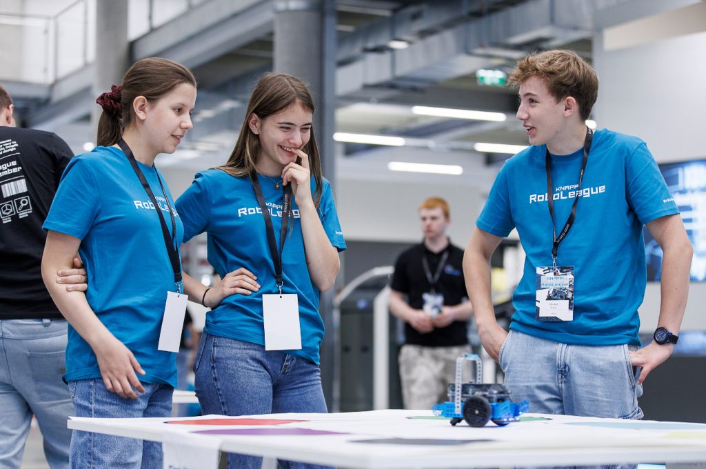 Die KNAPP RoboLeague begeistert Schülerinnen und Schüler für Robotik, Programmierung und Teamarbeit.