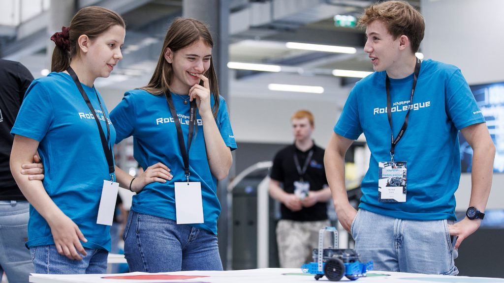 Die KNAPP RoboLeague begeistert Schülerinnen und Schüler für Robotik, Programmierung und Teamarbeit.