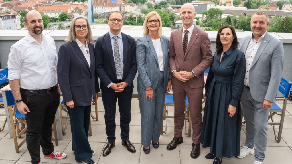 Bruck an der Mur startet eine neue Innenstadtinitiative. Stadt, Land und Wirtschaftskammer wollen vorhandene Konzepte bündeln und die Innenstadt als Lebens- und Wirtschaftsstadt im Herzen Europas positionieren.